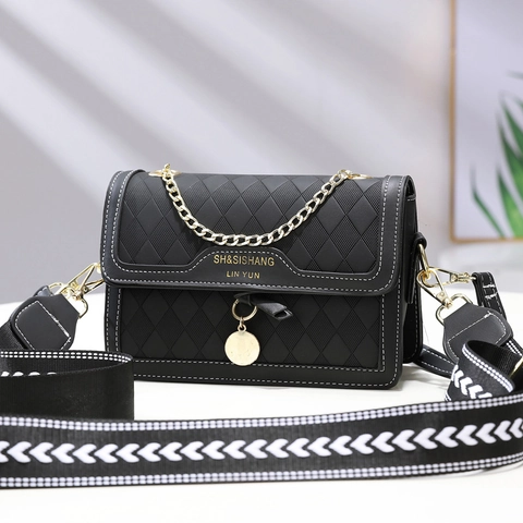 Women Quilted Crossbody Shoulder Bag PU Leather Patchwork Small Square Purse With Chain And Wide Straps Fashion