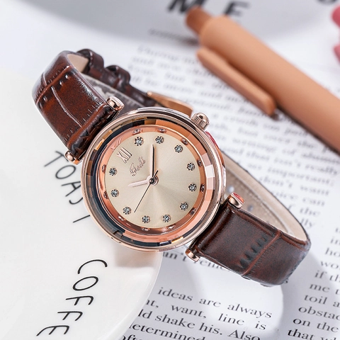 Women Quartz Watch Rose Gold Alloy Case Leather Strap Rhinestone Dial Waterproof Retro Elegant Style