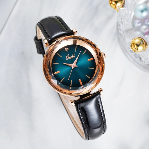 Montre Quartz Femme Verre Taillé Diamant Bracelet Cuir Étanche Élégante Montre Bracelet Minimaliste Accessoire Mode
