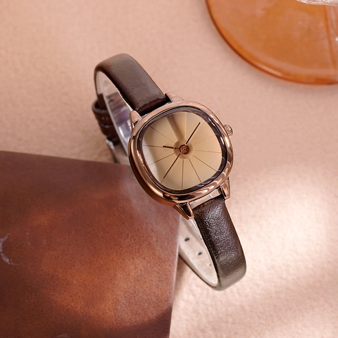 Montre Femme Quartz Minimaliste Rétro Boîtier Ovale Bracelet Similicuir Étanche Montre Bracelet Élégante Pour Dames
