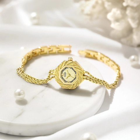 Montre Bracelet Elégante Pour Femme Cadran Octogonal Quartz De Luxe Chaîne En Alliage Style Bijou Tassel