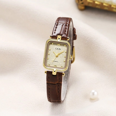 Women Quartz Watch Vintage Rectangle Alloy Case Genuine Leather Strap Waterproof Elegant Retro Analog Ladies Wristwatch