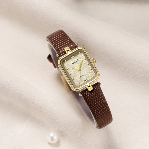 Women Quartz Watch Vintage Rectangle Alloy Case Genuine Leather Strap Waterproof Elegant Retro Analog Ladies Wristwatch