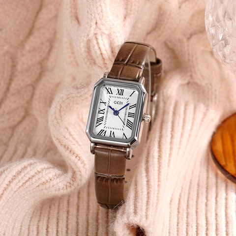 Women Retro Rectangular Quartz Watch Vintage Elegant Minimalist Leather Strap Roman Numeral Dial Waterproof Wristwatch