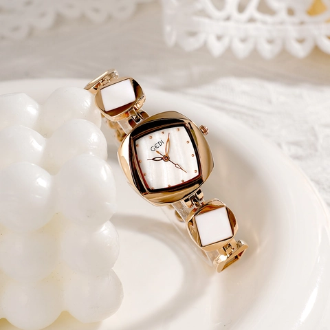 Women Quartz Bracelet Watch Irregular Rhombus Mother Of Artificial Pearl Dial Alloy Strap Elegant Luxury Niche Design