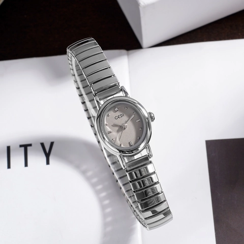 Montre Quartz Femme Élégant Cadran Ovale Acier Inoxydable Bracelet Élastique Extensible Étanche Luxe Vintage Pour Dames