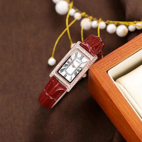 Women Quartz Watch Rectangular Alloy Case Rhinestone Inlaid Leather Strap Roman Numerals Retro Elegant Wristwatch