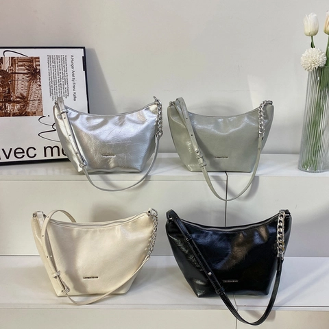 Bolso Hobo Para Mujer Debajo Del Brazo Cuero PU Color Sólido Decoración Cadena Metálica Gran Capacidad Bolso De Hombro