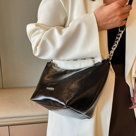 Bolso Hobo Para Mujer Debajo Del Brazo Cuero PU Color Sólido Decoración Cadena Metálica Gran Capacidad Bolso De Hombro
