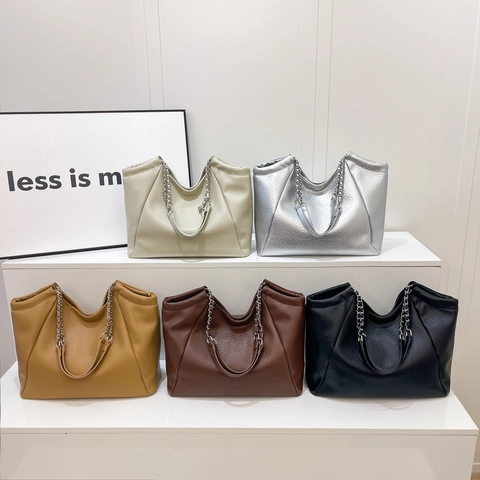 Grote Onderarm Hobo Tas PU Leer Met Litschitextuur En Zilveren Ketting Trendy Minimalistisch Voor Dames