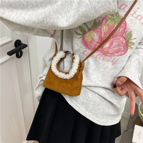Mini Borsa A Tracolla Per Bambini In Similpelle Scamosciata Con Borchie In Lana D'agnello Borsa A Mano Per Bambine Accessorio Invernale