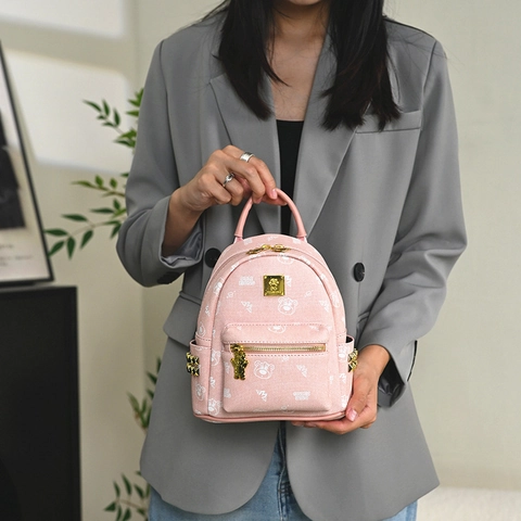 Mini Mochila Estilo Denim Cuero PU Estampado Oso Dibujos Animados Remaches Decoración Moda Casual Para Mujer