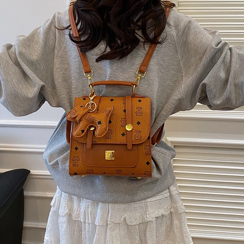 Mini Zaino Donna Pelle PU Stampa Gatto Monogramma Motivo A Rombi Patta Multifunzionale Con Simpatico Pendente Animale