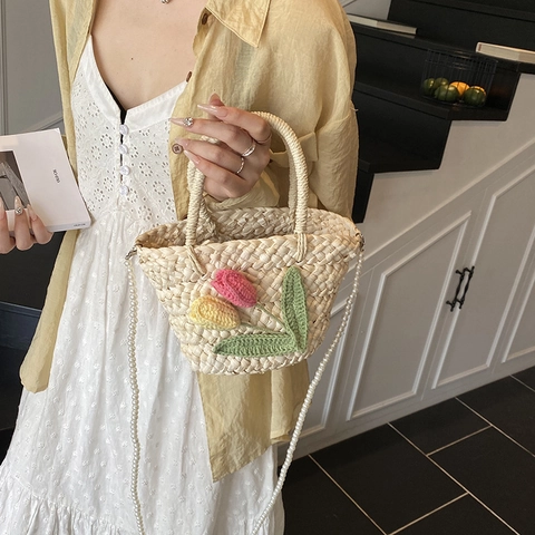 Handgefertigte Stroh Eimer Tasche Damen Häkelblumen Dekor Künstliche Perlenkette Sommer Strandurlaub Süße Handtasche