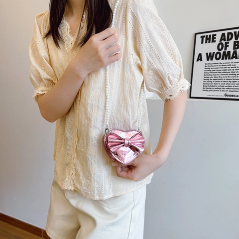 Girls Heart Shaped Crossbody Bag Shiny PU Leather Mini Purse Bow Decor Artificial Pearl Chain Strap Fashion Accessory
