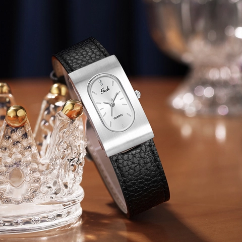 Vintage Rectangle Women Quartz Watch Alloy Case Oval Dial Leather Strap Waterproof Minimalist Elegant Wristwatch