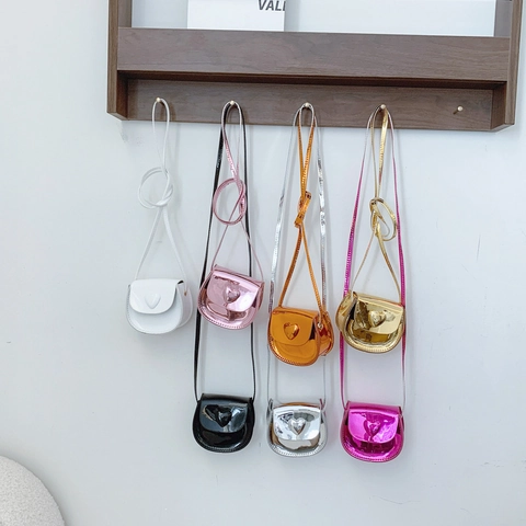 Mini Kids Shoulder Bag Metallic Heart Decor Patent PU Leather Sweet Crossbody Bag Fashion Small Purse For Toddlers