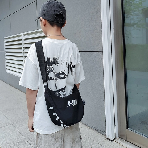 Kinder Nylon Umhängetasche Halbmondform Buchstabendruck Verstellbarer Riemen Trendige Schultertasche Für Jungen Mädchen