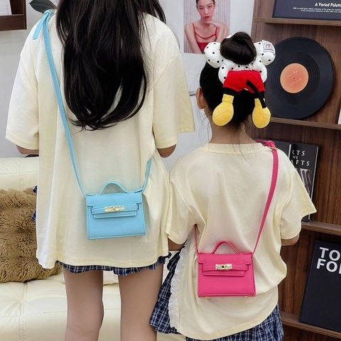 Kids Mini Crossbody Bag PU Leather Pebbled Texture Fashionable Handbag Metal Lock Adjustable Strap For Toddlers Girls Boys
