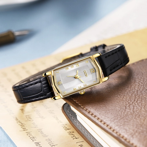 Retro Rectangular Women Quartz Watch Vintage Square Dial Leather Strap Alloy Case Elegant Classic Wristwatch
