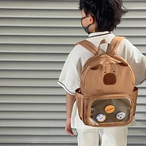 Mochila Infantil Linda Forma De Capibara Oso Nylon Transpirable Bolsa Escolar Kinder Con Bolsillo Transparente Y Insignias
