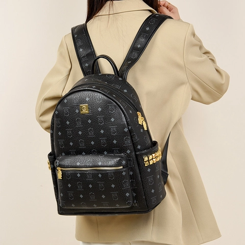 Mochila De Moda Cuero PU Estampado Monograma Oso Dibujos Animados Gran Capacidad Bolso Escolar Universidad Remaches Dorados