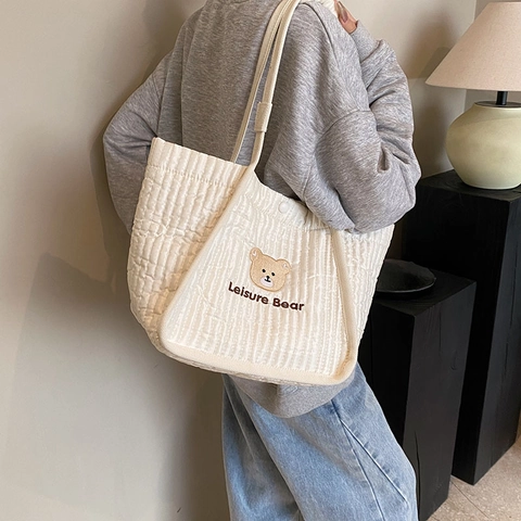Sac Fourre-Tout En Toile Matelassée Avec Broderie Ours Motif À Losanges Grande Capacité Sac À Épaule Pour Femmes