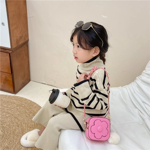 Kids PU Leather Square Crossbody Bag With 3D Flower Pom Pom Pendant Metal Chain Strap Cute Fashion Mini Shoulder Bag