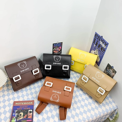 Mochila Niños Cuero PU Estilo Preppy Patrón Oso Dibujos Animados Letra Stay Cute Solapa Cuadrada Bolsa Escolar Para Niños