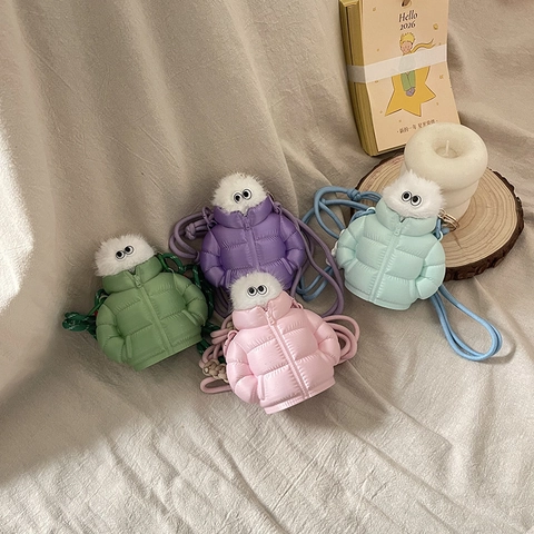 Mini Crossbodytas In De Vorm Van Een Donsjack Polyester Creatieve Trendy Leuke Cilindertas Met Pluche Monster Hanger En Touwriem