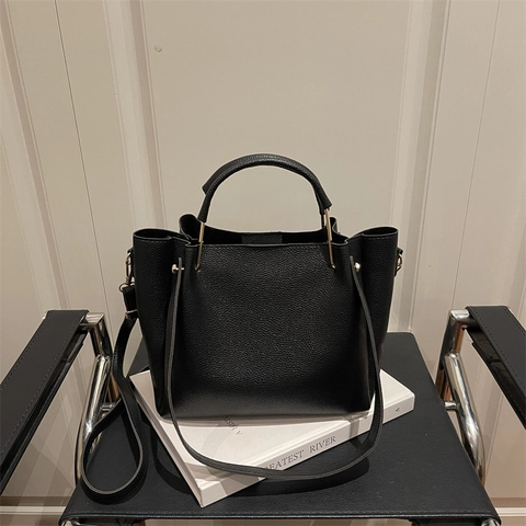 Litchi Pattern PU Leather Bucket Bag Large Capacity Retro Commuting Handbag With Detachable Shoulder Strap Gold Hardware