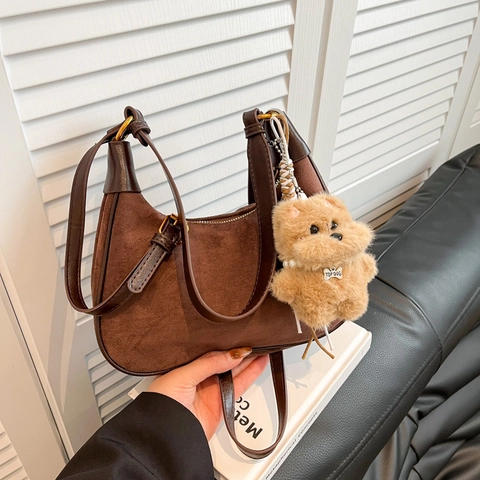 Women Retro Suede Texture Hobo Bag Minimalist PU Leather Shoulder Underarm Bag With Plush Bear Charm Casual Daily Handbag