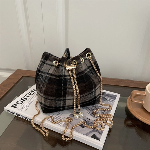 Retro Plaid Woolen Bucket Bag With Gold Chain Drawstring Artificial Pearl Decor Elegant Crossbody Shoulder Bag For Daily Styling