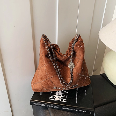 Damen Schultertasche Aus Wildleder Mit Rautensteppung Und Nieten Kettengurt Große Kapazität Hobo Tasche