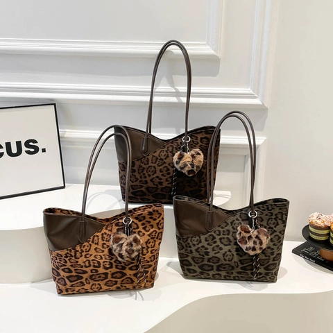 Leopard Print Patchwork Tote Bag Large Capacity Fabric Synthetic Leather Shoulder Bag With Heart Plush Pendant For Women