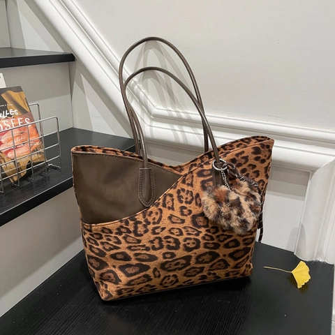 Leopard Print Patchwork Tote Bag Large Capacity Fabric Synthetic Leather Shoulder Bag With Heart Plush Pendant For Women