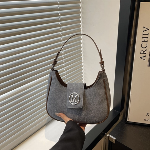 Damen Hobo Schultertasche Retro Texturiert Mit PU Lederbesatz Rundem Metall M Logo Verstellbarem Riemen Achseltasche