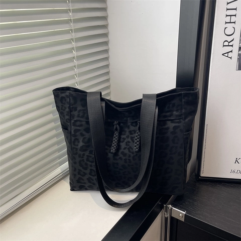 Japanese Style Leopard Print Large Capacity Tote Bag For Women PU Leather Minimalist Urban Fashion Commuting Shoulder Bag