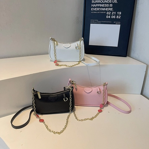 Niche Design PU Leather Crescent Shoulder Bag For Women Trendy Crossbody Bag With Strawberry Chain Strap Solid Color Underarm Bag