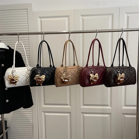 Gesteppte Umhängetasche Aus PU Leder Mit Rautenmuster Handtasche Koreanischer Stil Mit Plüsch Anhänger Bowling Tasche Für Damen