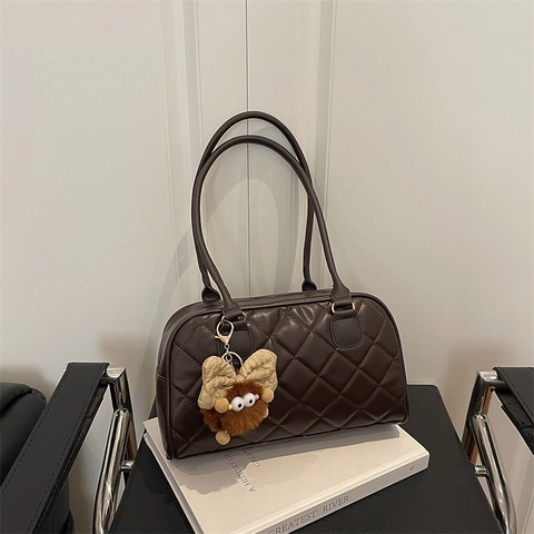 Gesteppte Umhängetasche Aus PU Leder Mit Rautenmuster Handtasche Koreanischer Stil Mit Plüsch Anhänger Bowling Tasche Für Damen