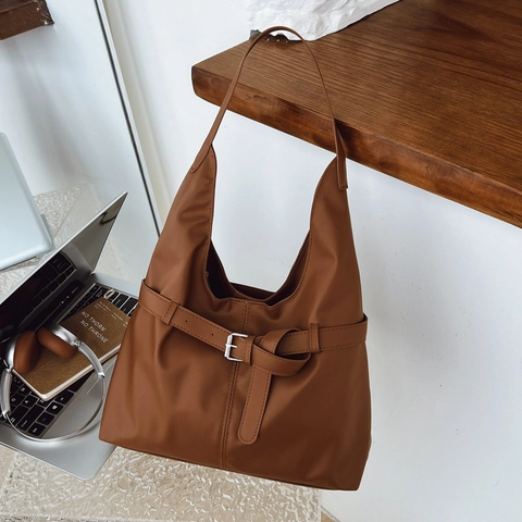 Klassische PU Leder Hobo Schultertasche Große Kapazität Gürtelschnalle Dekorativ Pendler Unterarm Tote Bag Damen