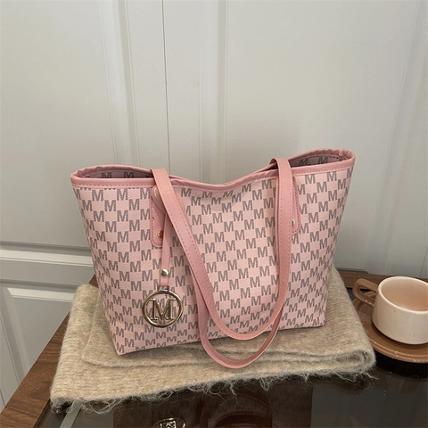 Große Damen Tote Bag PU Leder Monogramm M Briefdruck Mit Goldenem M Anhänger Pendler Schulterhandtasche Mode