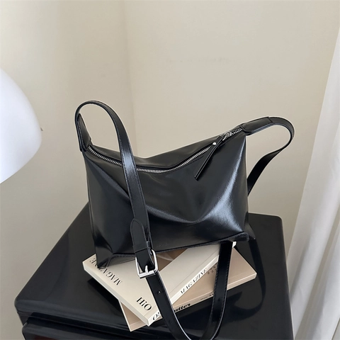 Minimalist Large Capacity Shoulder Bag Retro PU Leather Crossbody Tote Solid Color Underarm Bag For Women Daily Travel