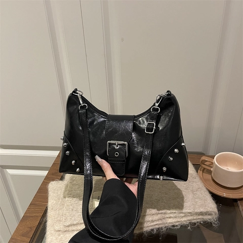 Sac Sous Le Bras Rétro En Cuir PU À Rivets Sac À Épaule Pour Femmes Style Punk Bandoulière Réglable Sac À Main