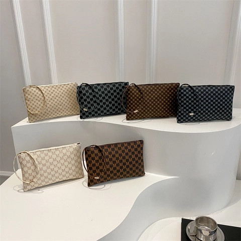 Vintage Monogram Women Wristlet Clutch Bag Elegant PU Leather Envelope Pouch With Zipper Closure And Portable Strap