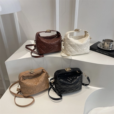 Borsa a Mano da Donna in Pelle PU con Trapuntatura a Cuore Piccola Borsa a Tracolla di Lusso con Accessori in Oro Moda