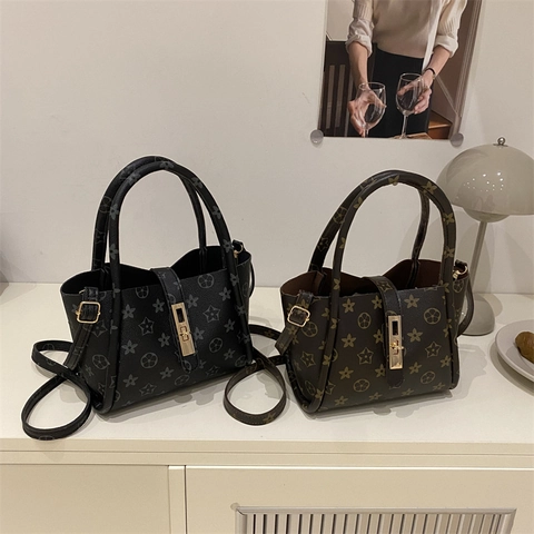 Retro Stern Blumen Print PU Leder Handtasche Für Damen Mit Gold Metallschloss Verstellbarem Schultergurt Umhängetasche