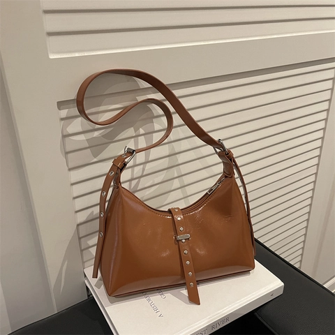 Bolso de Hombro de Axila de Cuero PU Vintage para Mujer Hebilla de Remache Color Sólido Bolso de Mano Hobo Minimalista Bolso de Viaje Diario