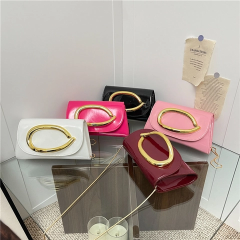 Bolso De Hombro Mujer Cuero PU Charol Brillante Hebilla Metal Dorado Cadena Bolso Cuadrado Pequeño Chic Color Sólido